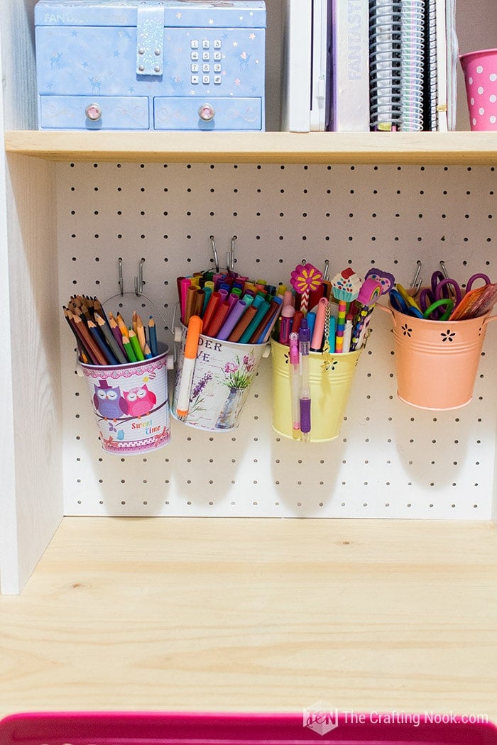 DIY Floating Desk for Kids. Pretty and Funcional