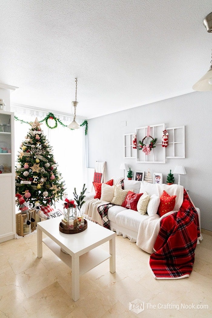 https://thecraftingnook.com/wp-content/uploads/2020/12/Christmas-cozy-decor-sofa.jpg