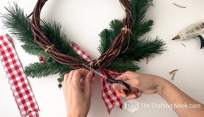 How to Make an Easy DIY Wood Slice Holiday Wreath - Jenna Kate at Home