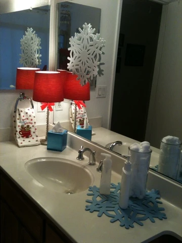 Changing Seasons: Easy Winter Holiday Bathroom Decor by Rotarrod