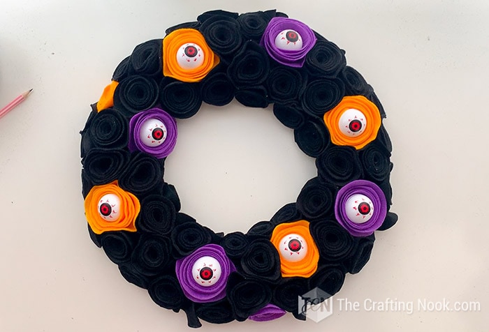 Felt flower Spooky Halloween Wreath done
