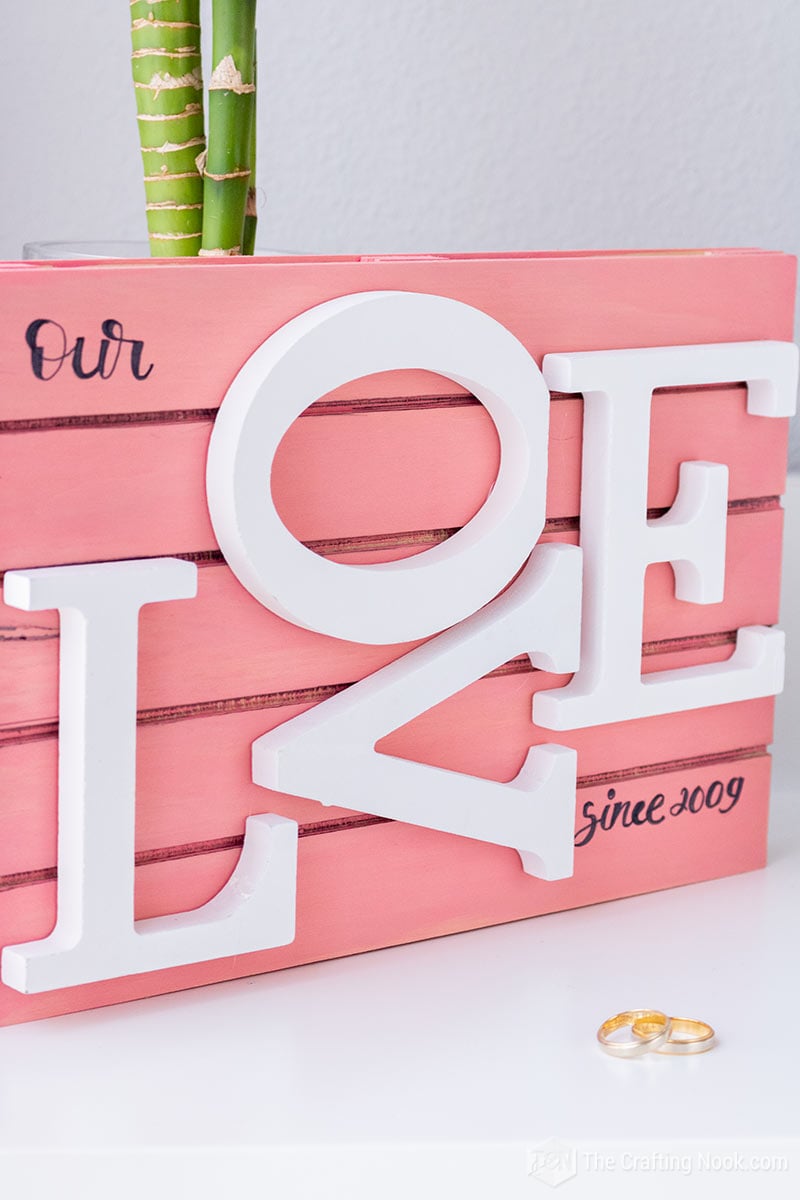 A close up of the DIY Mini Pallet Wood Sign 