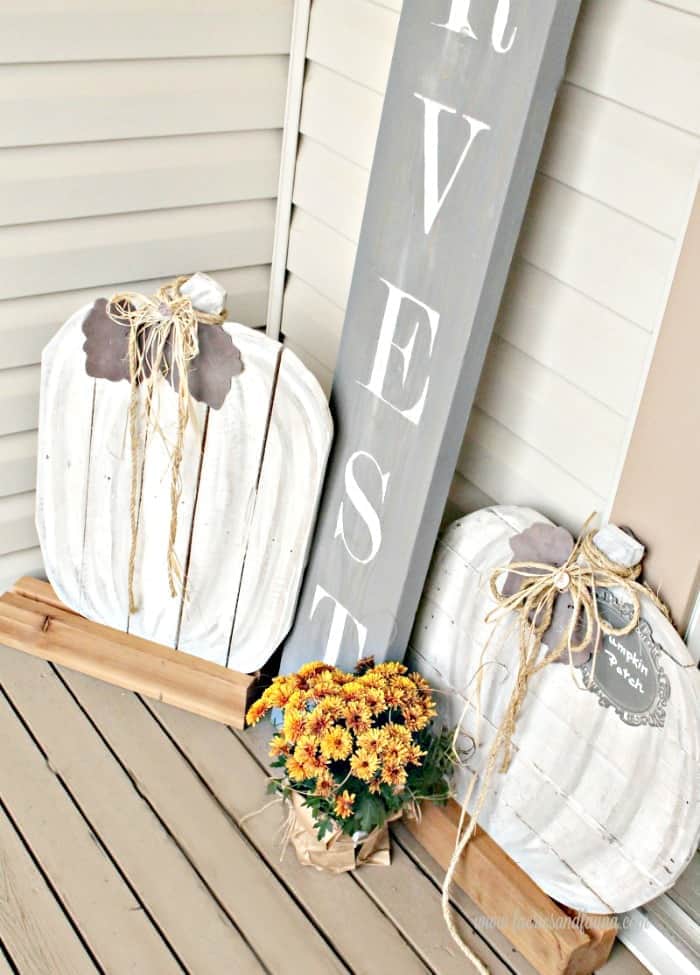 Neutral pallet pumpkins cover