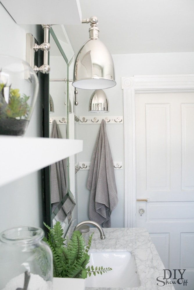 how to decorate a small bathroom image 2