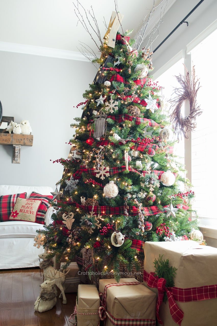 Rustic Marquee Christmas Tree by Craftaholic Anonymous