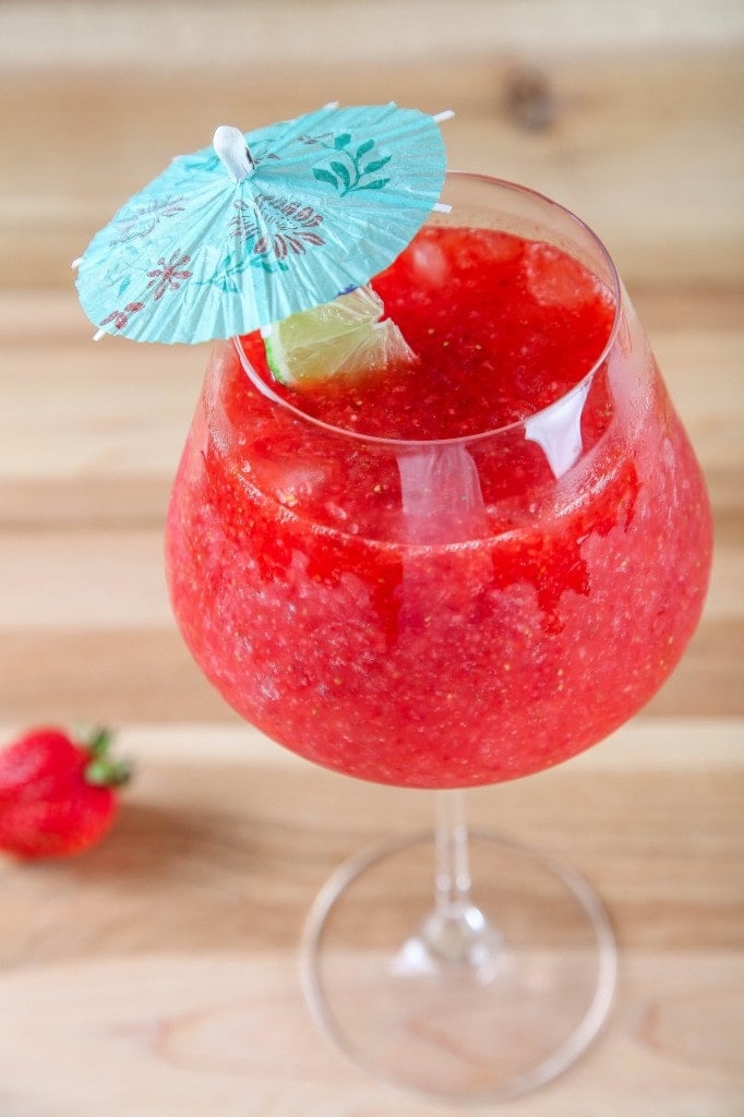 Refreshing Summer Drinks: Easy Strawberry Daiquiri by Baking Beauty