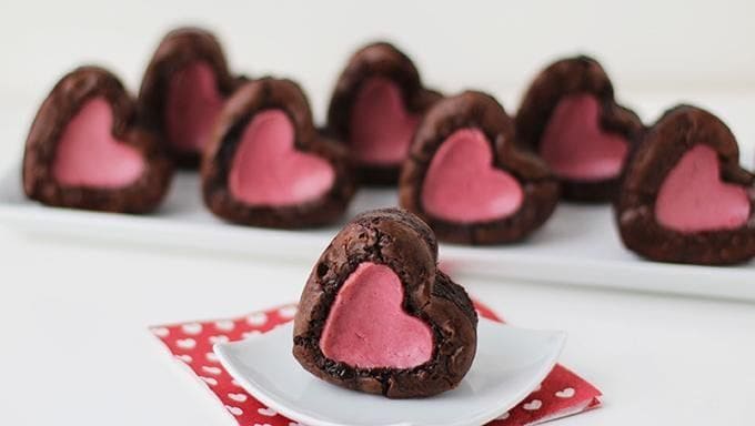 RASPBERRY CHEESECAKE STUFFED BROWNIE HEARTS