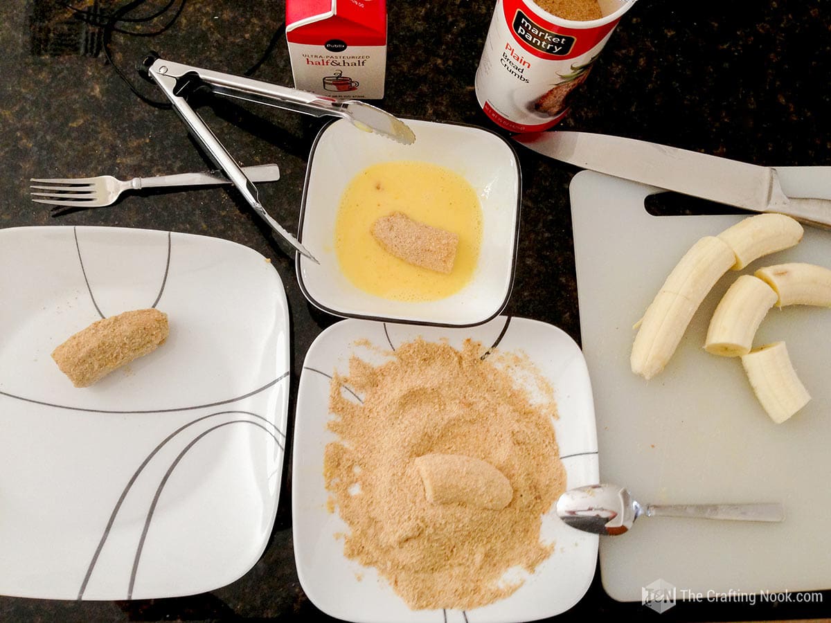 Ingredients to make Brazilian fried bananas on a table