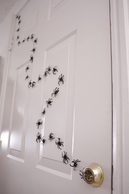 Halloween Magnetic Spiders by Delia Creates