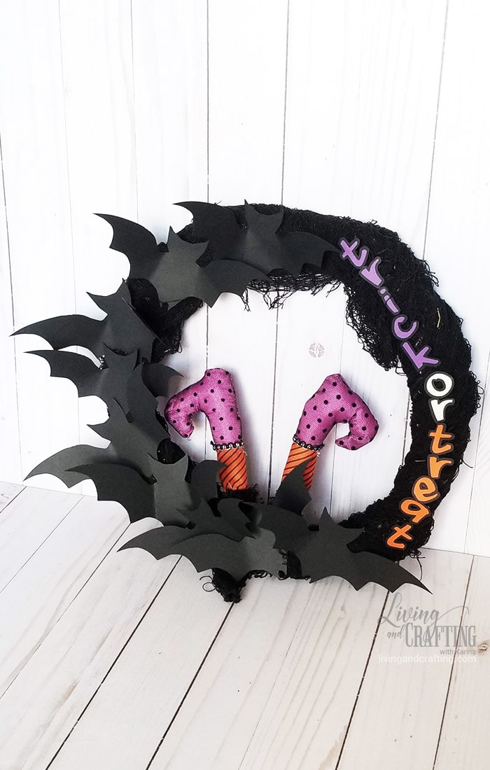 Easy Halloween Wreath by Living and Crafting