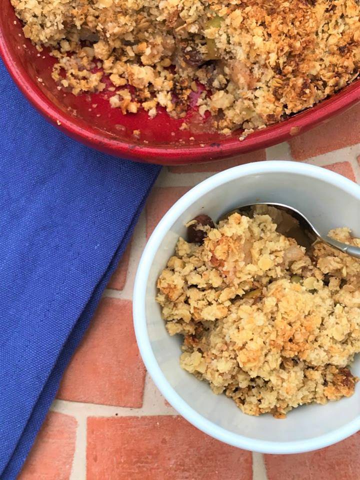 Apple and almond crumble by Cinnamon and Kale