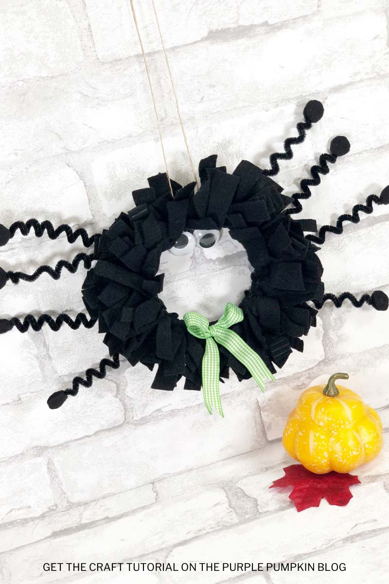 Spider Felt Scrap Wreath Craft! by Te Purple Pumpkin Blog