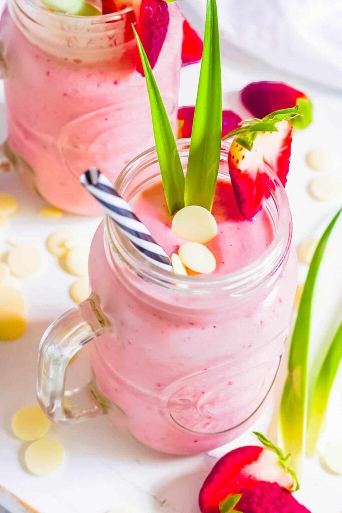 https://thecraftingnook.com/wp-content/uploads/2023/06/1_homemade-bahama-mama-smoothie-683x1024.jpg