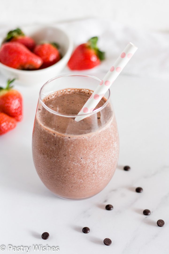 STRAWBERRY BANANA CHOCOLATE SMOOTHIE By Pastry Wishes