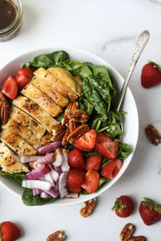 WHOLE30 GRILLED CHICKEN STRAWBERRY SALAD (KETO) By Organically Addison