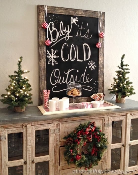 47+ Farmhouse Inspired Christmas Decor Ideas - The Crafting Nook