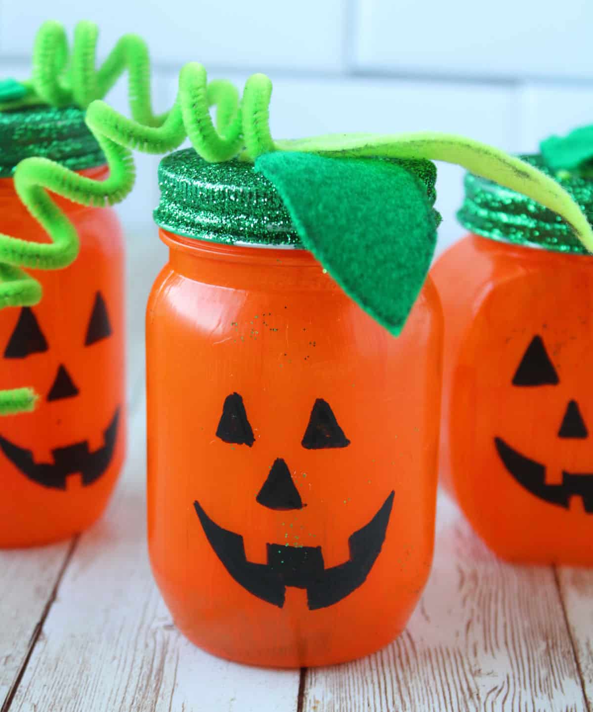 Easy Painted Pumpkin Mason Jar Craft by The Reid Homestead