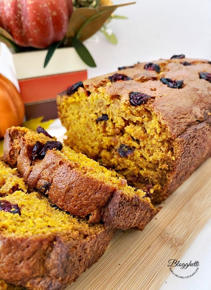 Pumpkin Cranberry Bread Recipe by Blogghetti