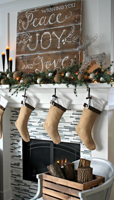 Christmas Mantel By The Lily Pad Cottage
