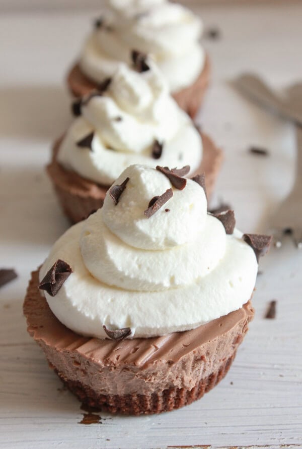 INDIVIDUAL FROZEN CREAMY CHOCOLATE MINI PIES 