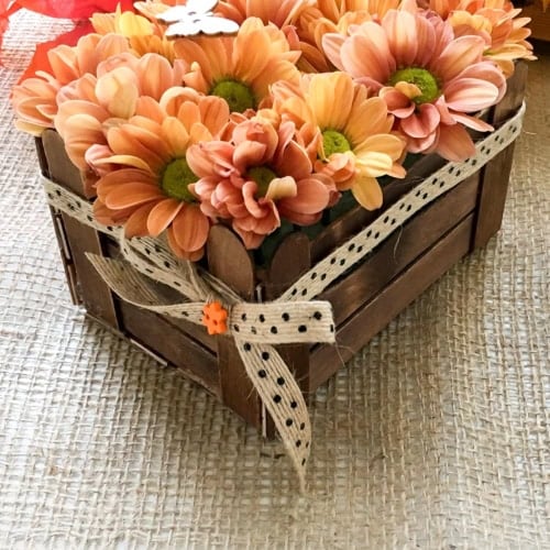 DIY Thanksgiving flower centerpiece with Popsicle Sticks Crate. Feature image