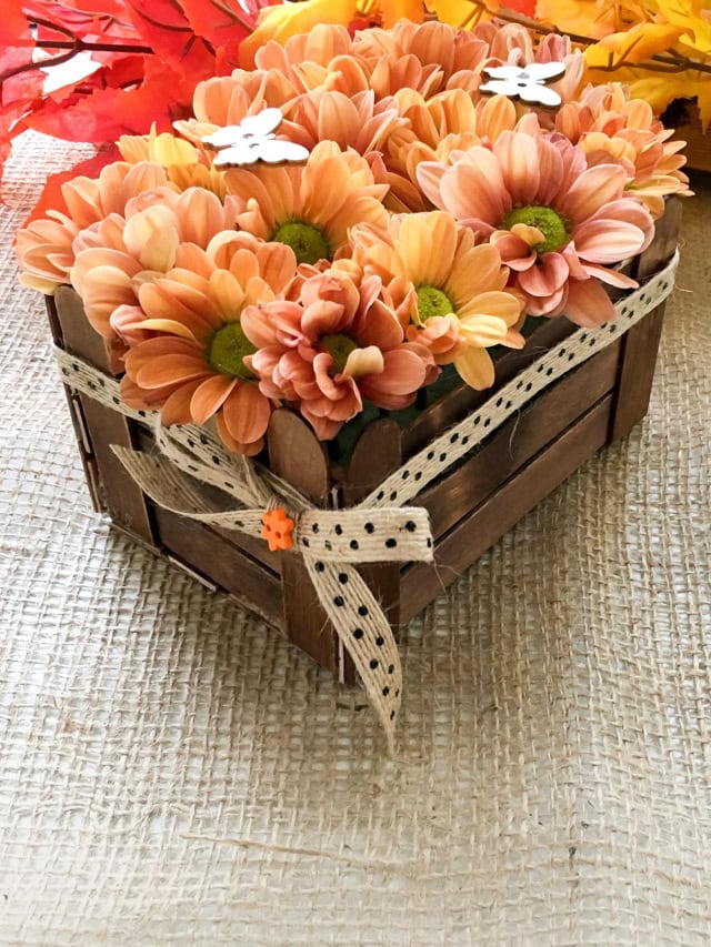 DIY Thanksgiving flower centerpiece with Popsicle Sticks Crate. Feature image