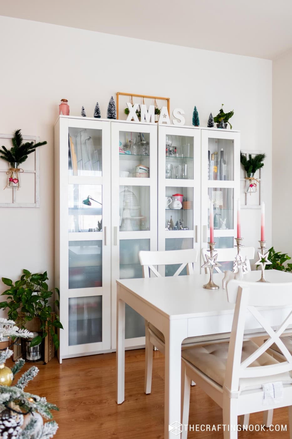 general view of the dining hutch with elements described above